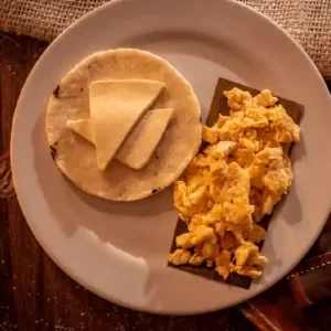 Huevos Revueltos con Mantequilla